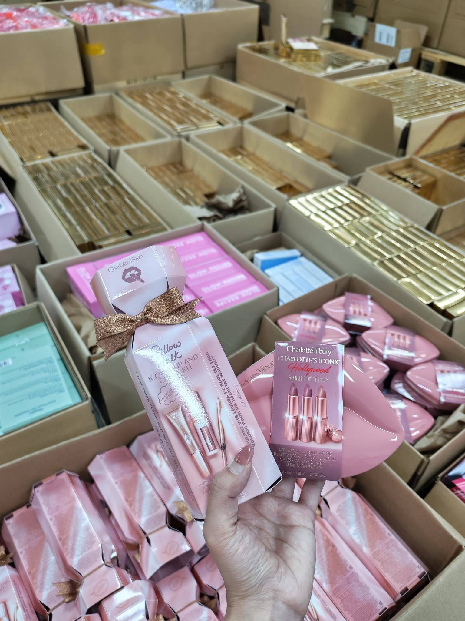 Mixed Cosmetics Pallets Available Mixed Cosmetics Pallets Available